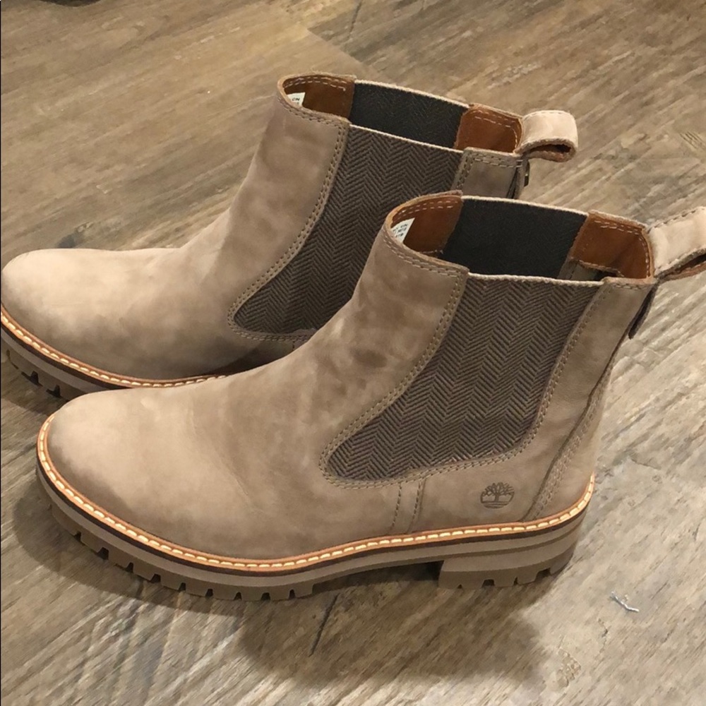 WOMEN'S COURMAYEUR VALLEY CHELSEA BOOTS